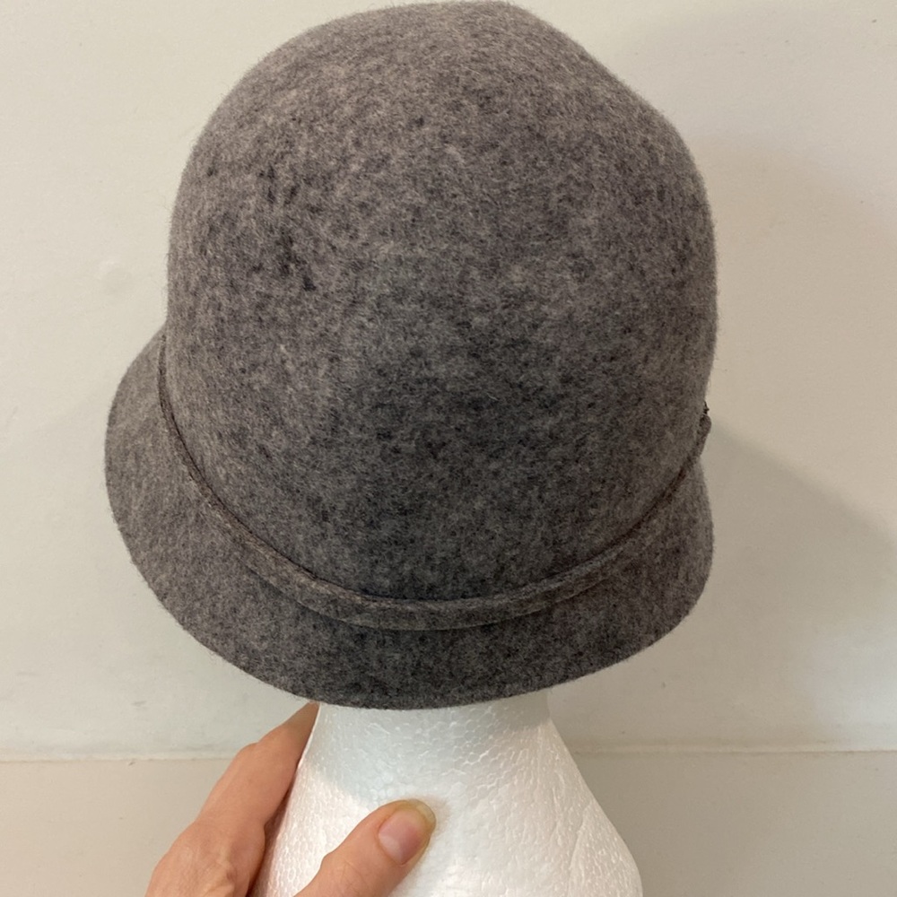 Holt Renfrew Grey Wool Cloche Hat with Black Beads Made in Italy - Picture 5 of 14